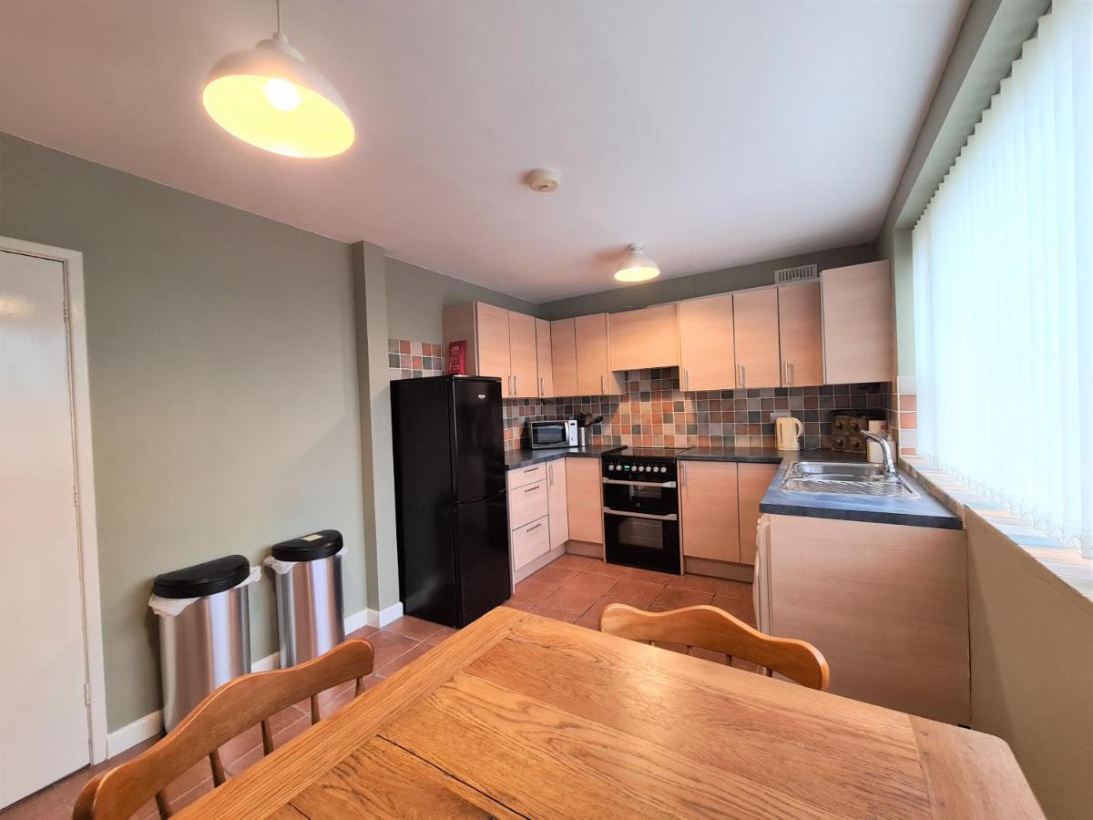 3 Bedroom Apartment Coventry - Hosted By Coventry Accommodation Kültér fotó