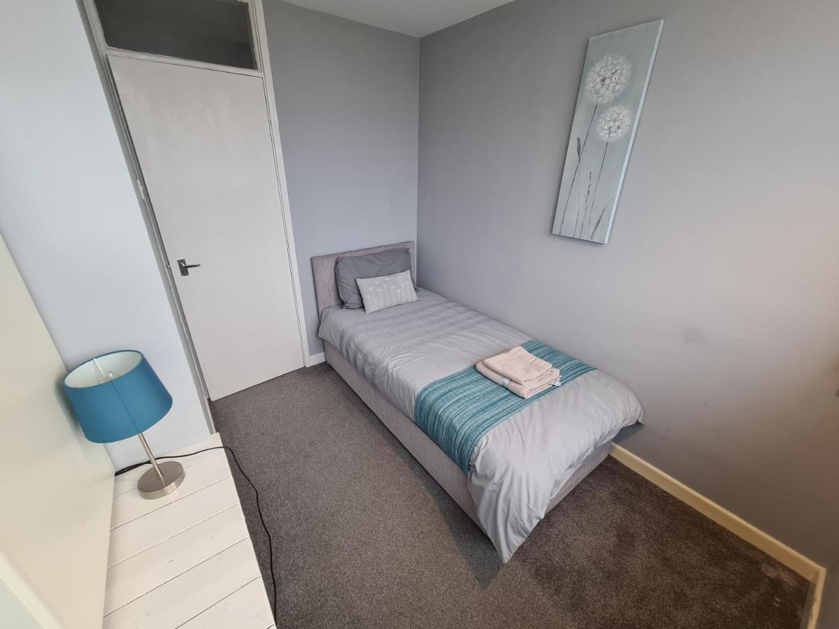 3 Bedroom Apartment Coventry - Hosted By Coventry Accommodation Kültér fotó