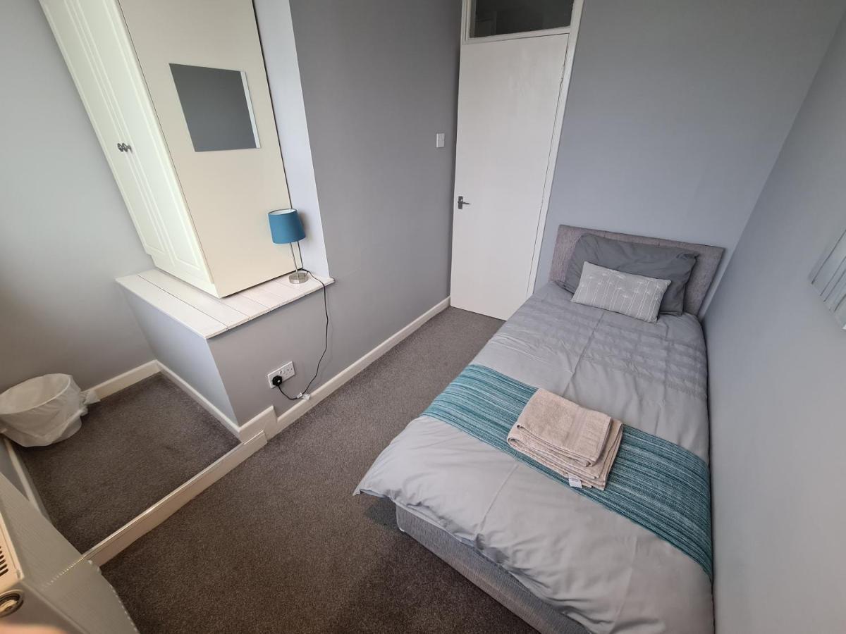 3 Bedroom Apartment Coventry - Hosted By Coventry Accommodation Kültér fotó